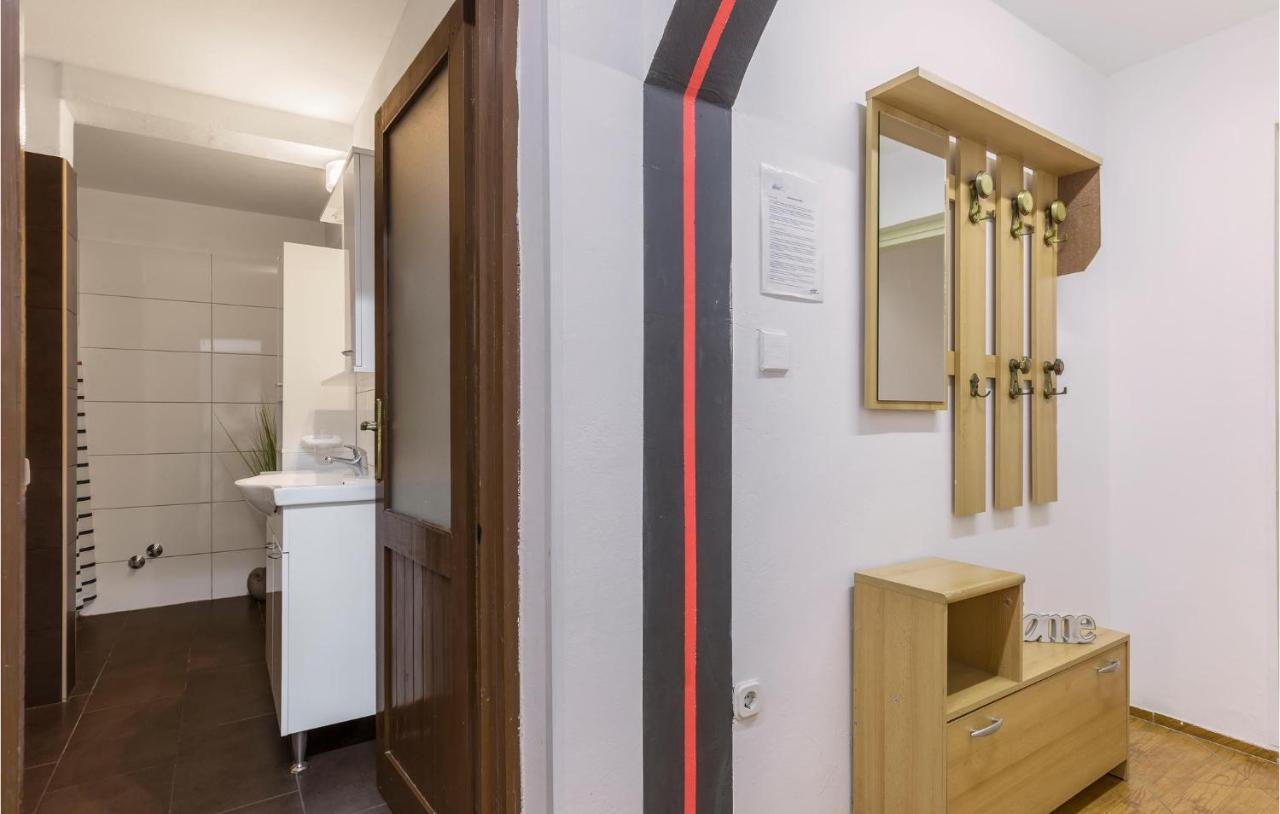Nice Apartment In Pula With Kitchen Exterior foto